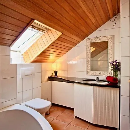 דירה Mit Seeblick Und Dachterrasse In *