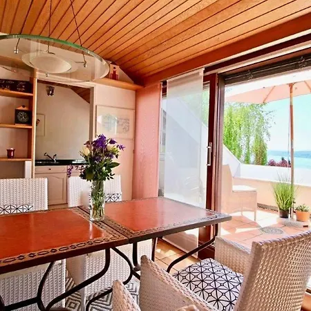 Mit Seeblick Und Dachterrasse In *