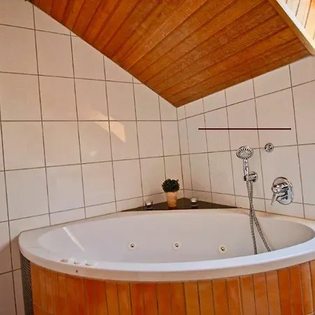 Mit Seeblick Und Dachterrasse In *