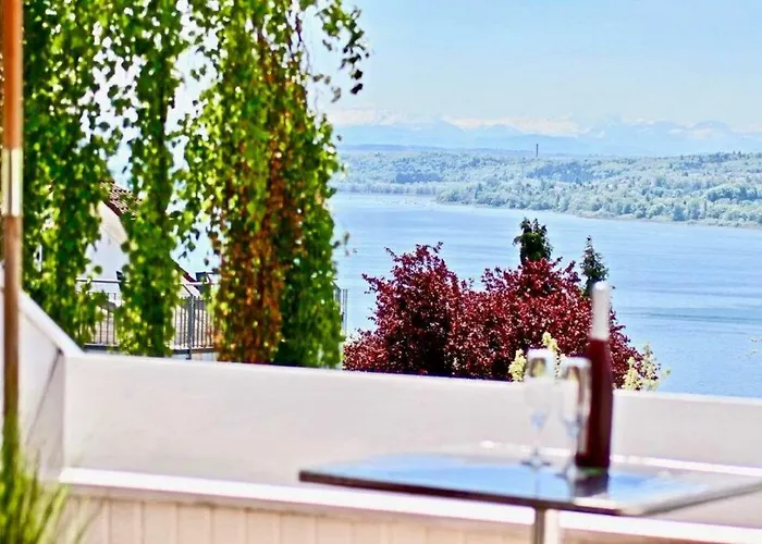 Appartement Mit Seeblick Und Dachterrasse In Uberlingen