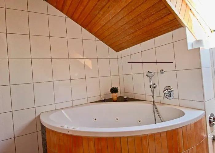 Mit Seeblick Und Dachterrasse In *